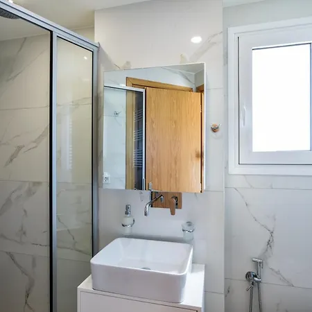 Elia Residences アパート