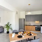 아파트 Elia Residences 하니아