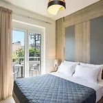 아파트 Elia Residences